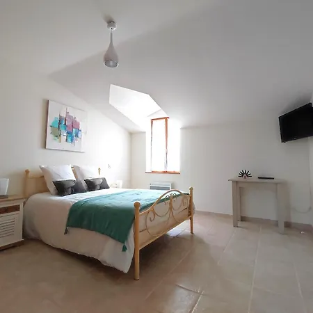 Les Memis 住宿加早餐酒店 Bourdeilles